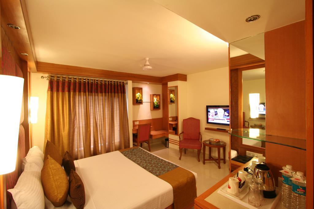 Hotel Southern Delhi  Room photo