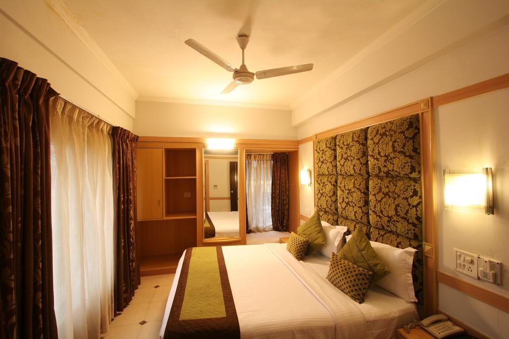 Hotel Southern Delhi  Room photo