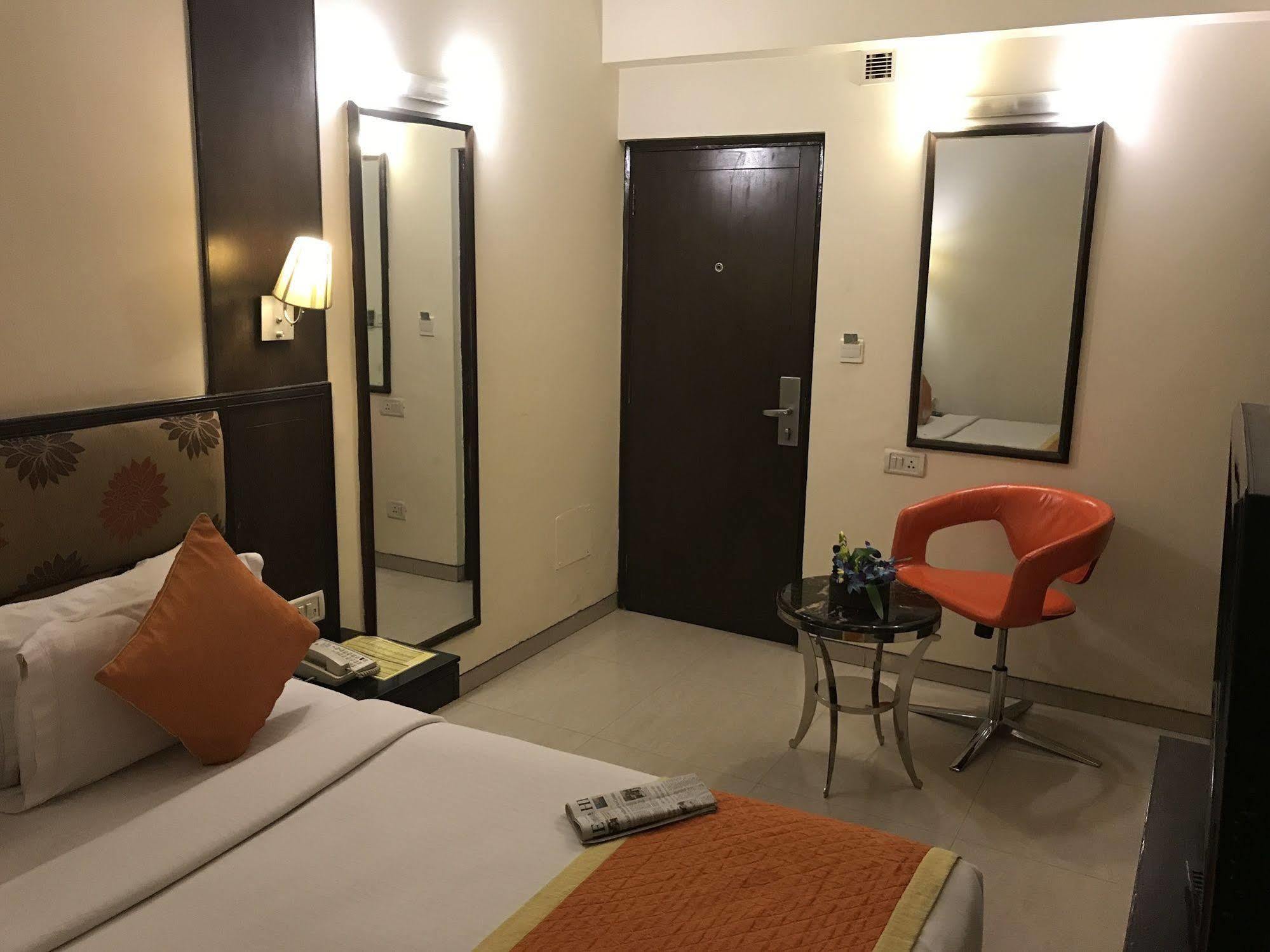 Hotel Southern Delhi  Exterior photo